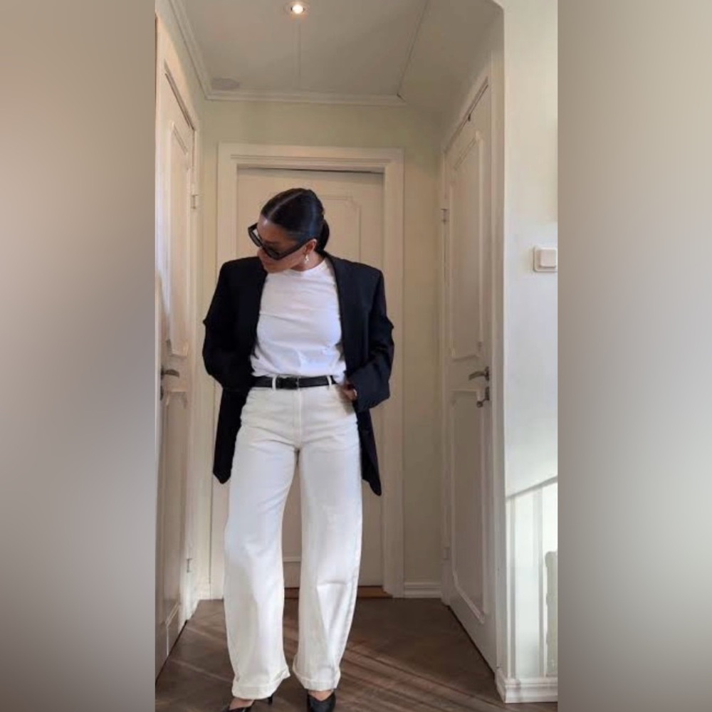 ZARA slight barrel leg white button fly jeans size US10